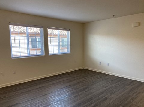 Floor plan for 2 beds, 2 baths, 997 sqft